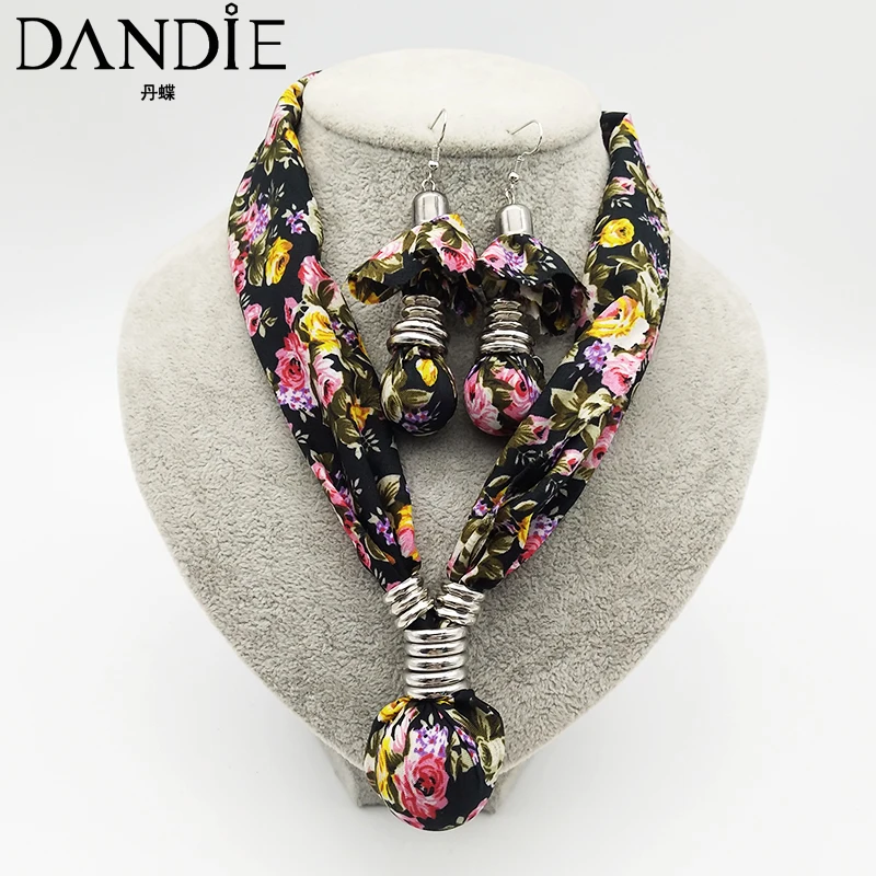 

DandieFashionable cotton necklace with floral design necklace , floral patterns, vintage, simple feminine accessories