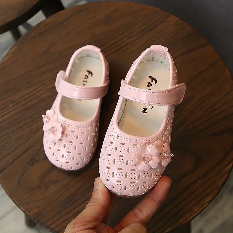 Обувь для маленьких девочек с цветочным узором; кожаная обувь для маленьких девочек; нескользящая Мягкая Обувь для кроватки; кожаные кроссовки; Размеры 6, 8, 1, 2, 3 лет