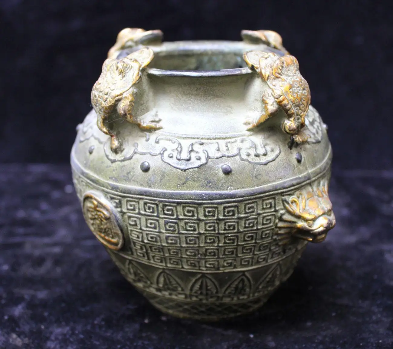 

Bronze gilt Wealth imperial family 4 Toad Hold Coin Jar kettle Tank Vase Pot