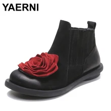 YAERNI с нарисованными большими красными цветками, Для женщин ботинки; зимние ботинки из коровьей замши с круглым пальцы, лодыжки сапоги на Плоском Каблуке; обувь ручной работы Винтаж сапоги