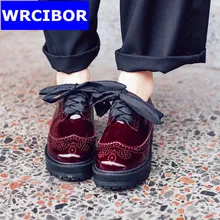 Patent leather Fretwork Vintage Flat Oxford Shoes Round toe font b Woman b font Flats 2017