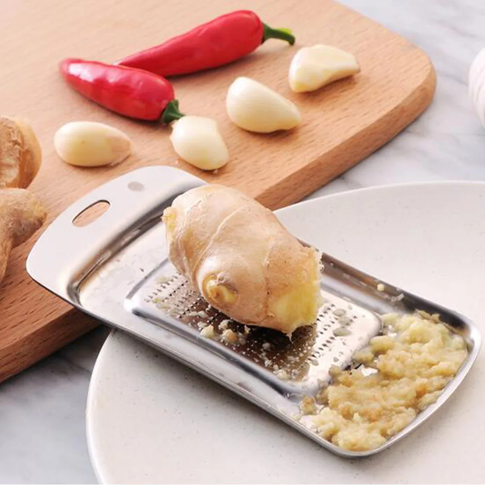 Hot Sale Garlic Crusher Kitchen Helper Alloy Garlic Mash Hand Press Crusher Toolin Mills from