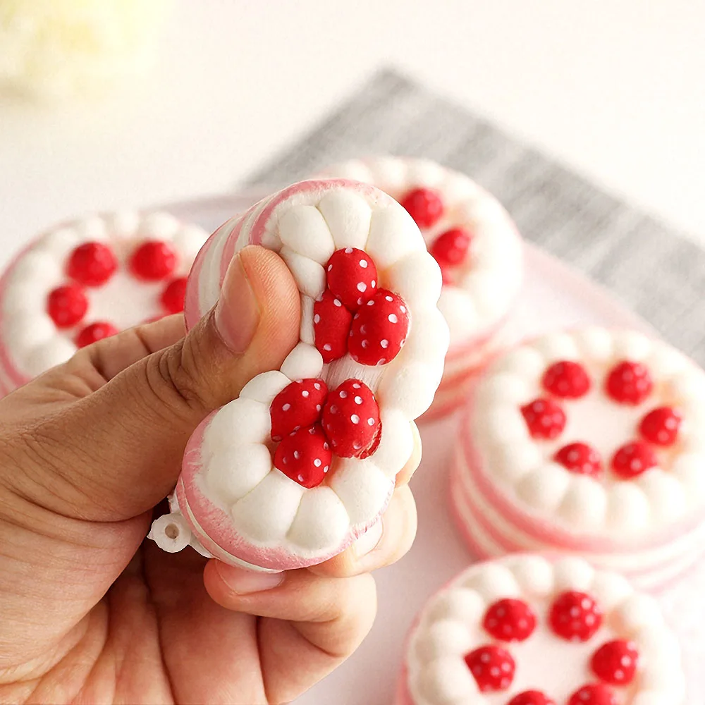 Детская игрушка торт с клубничкой подарок для детей медленно поднимающийся