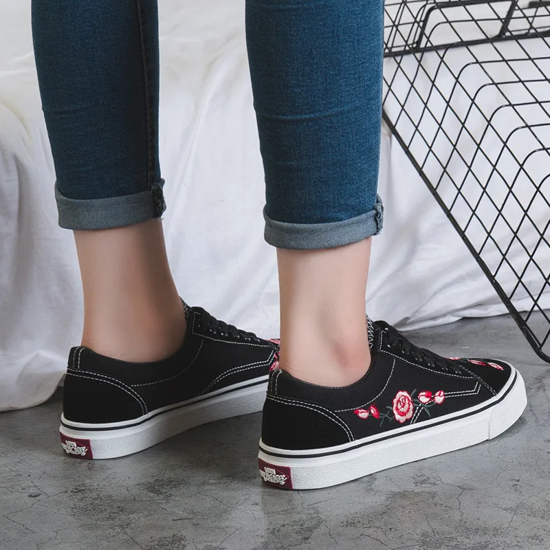 

Embroidered canvas shoes female Korean version of low-top sneakers spring black women's canvas shoes