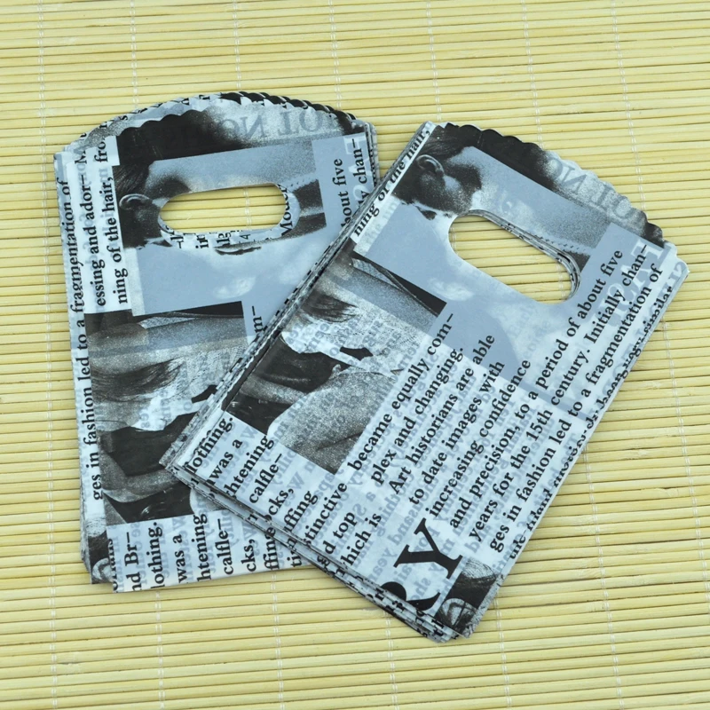 

English News Printed Simple Small Bags 50pcs/lot With Handle Packaging Bags 9x15cm Fashion Candy Gifts Jewelry Packaging Bags
