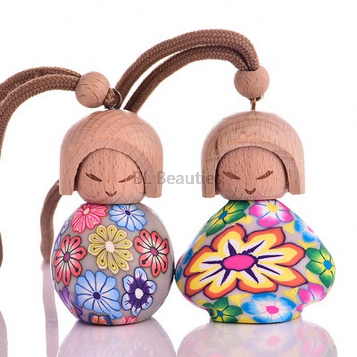300 Pz/Lotto 8 Ml Carino Bambola Bottiglia Di Profumo Auto Aroma Bottiglia Di Olio Essenziale Pendente Polymer Clay + Vetro + Legno Riutilizzabile Bot