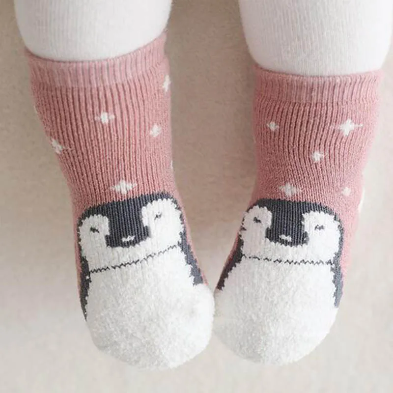 Осенне-зимние хлопковые носки для новорожденных носки для маленьких мальчиков и девочек Нескользящие Детские носки с милым рисунком пингвина удобные носки