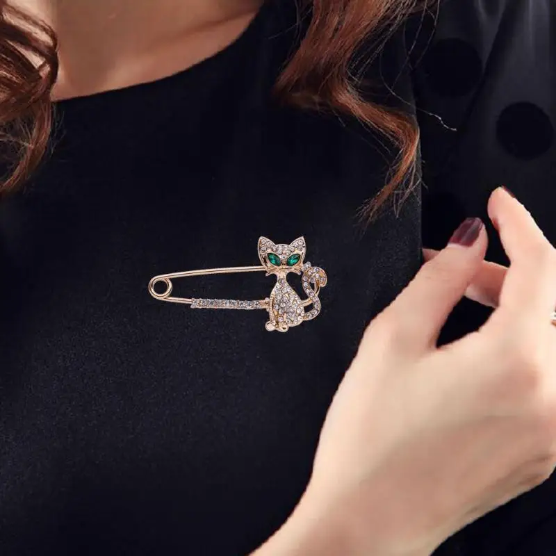 #*Cheap Crystal Little Fox Brooches for Women Fashion Animal Brooch Pins Dress Brooch Backpack Broches Fashion Jewelry Hot