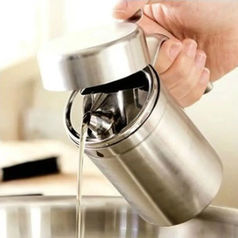 Stainless Steel Oil Dispenser 500 ml Kitchen Oil Container Round Shape