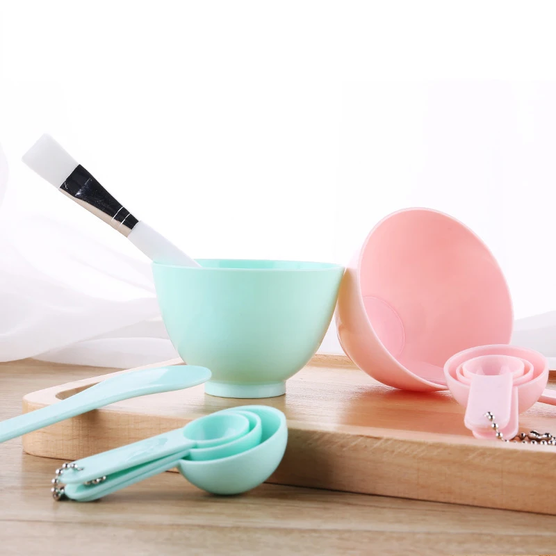 

4in1 DIY Facial Beauty Mask Bowl Women Cosmetic Eye shadow Stick with Brush Mixed Stir Spatula Measuring Spoon Kit Random Color