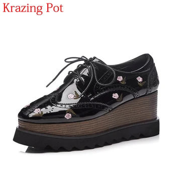 

2021 New Arrival Superstar Shoes Woman Square Toe Sweet Women Pumps Wedge High Fashion Embroider Flower Lace Up Casual Shoes L09