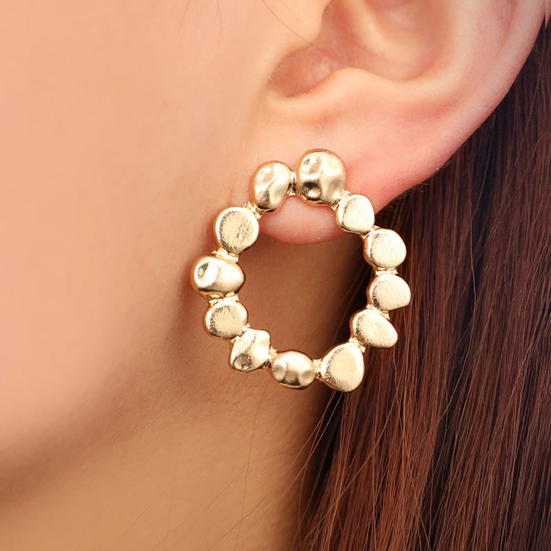 docona-Trendy-Gold-Color-Hollow-Round-Stud-Earrings-for-Women-Metal-Circle-Studs-Earrings-Party-Jewelry