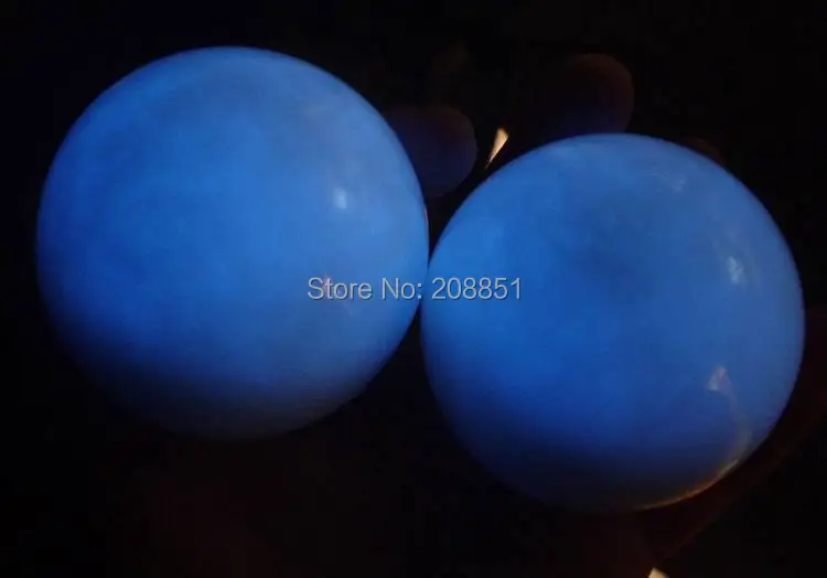 

2 NATURAL WHITE JASPER SPHERES GLOW BLUE IN THE DARK CRYSTAL BALLS HEALING 60mm .Free Shipping
