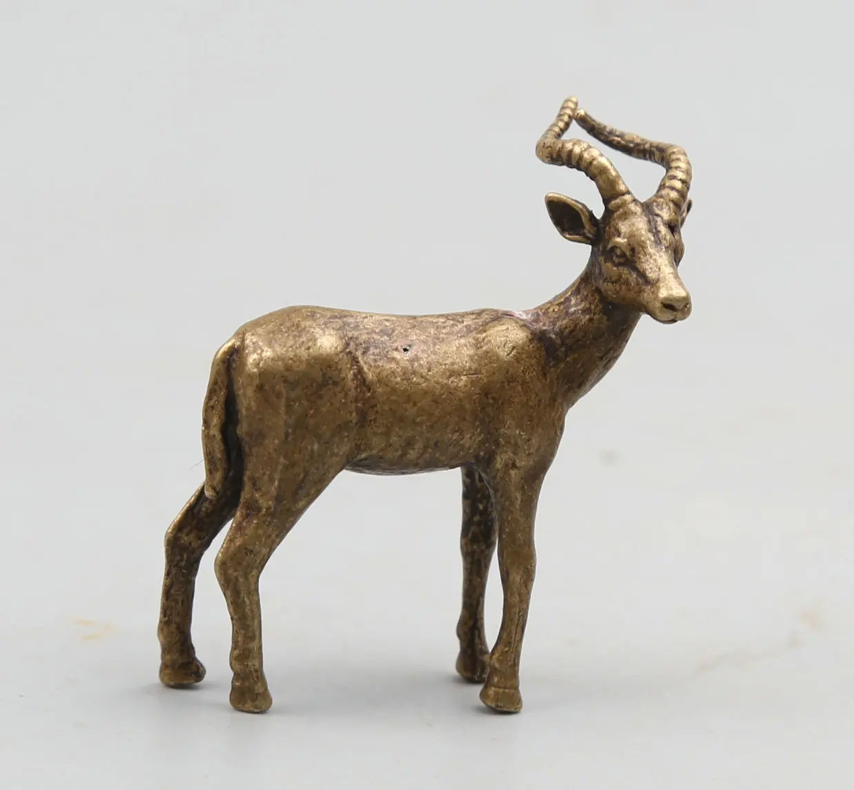 

42MM/1.7"Collection Curio Rare China Fengshui Small Bronze Exquisite Animal 12 Zodiac Year Sheep Goat Antelope Pendant Statue26g