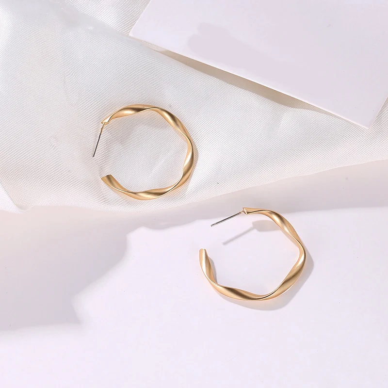 

Matte Gold/Silver Color Small Open Twisted Hoop Earrings for Women Geometric Circle Hoops Minimalist Metal Small Earrings