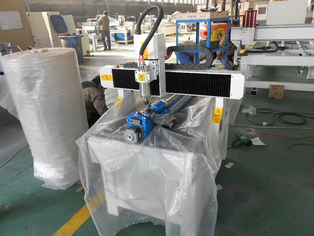 Ecnomic древесины CNC маршрутизатор с роторным 1,5 кВт водяной шпиндель и DSP