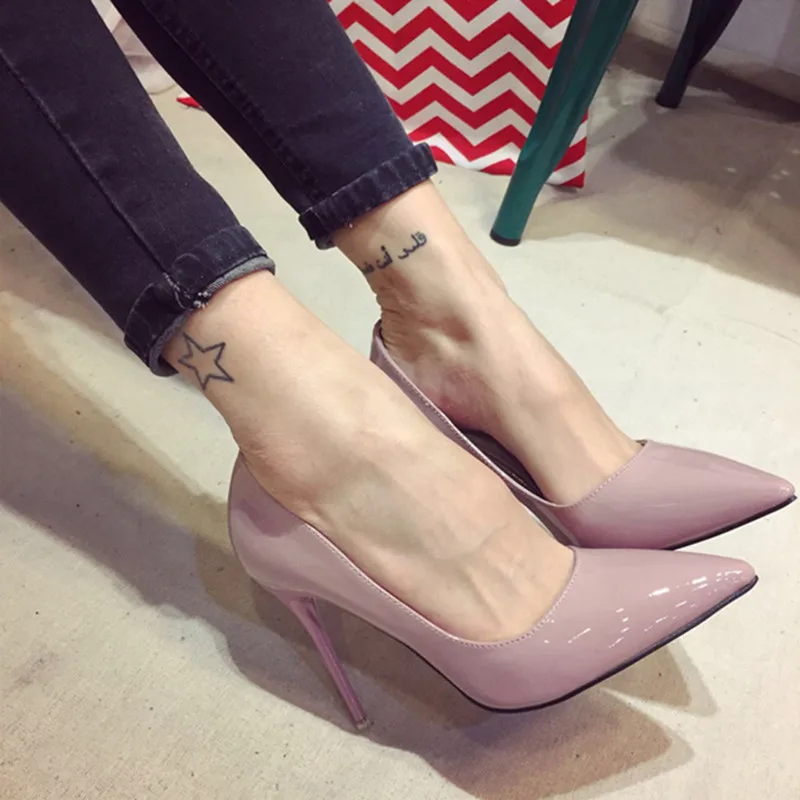 Женские однотонные туфли-лодочки с закрытым носком на шпильке 10 см; модель года; женские модные туфли из искусственной кожи на очень высоком каблуке без застежки - Цвет: Розовый