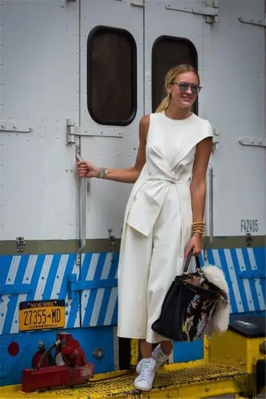 

Casual Loose Sleeveless Woman Jumpsuit Romper 2018 Elegant O neck Solid Women Overalls Wide Leg White One Piece Women Outerwear