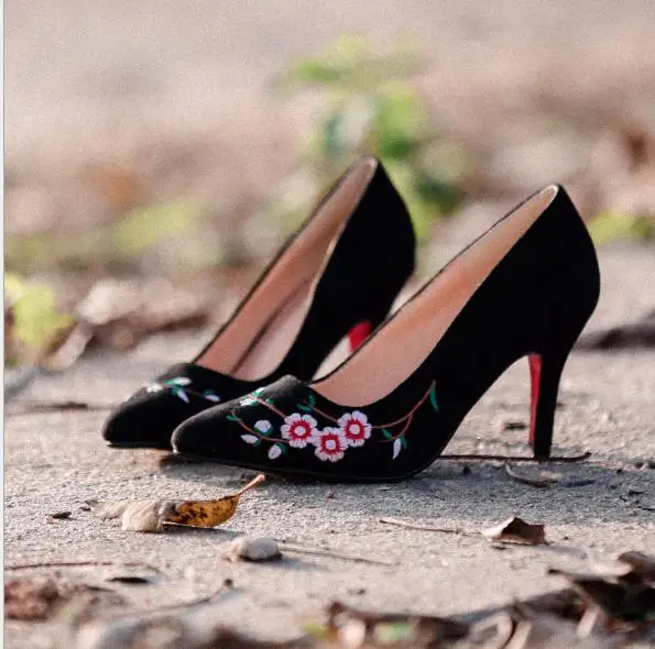 

2018 autumn new national wind embroidered shallow mouth high heel single shoes women fashion fine with women's high heels