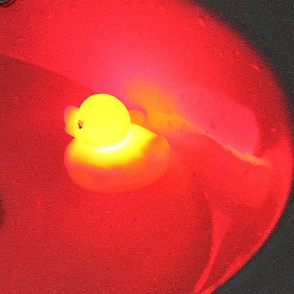 Classic Baby Bath Toy Light-up Yellow Duck Toy With Multi Color LED Lamp Light Funny Bath Toy Z318