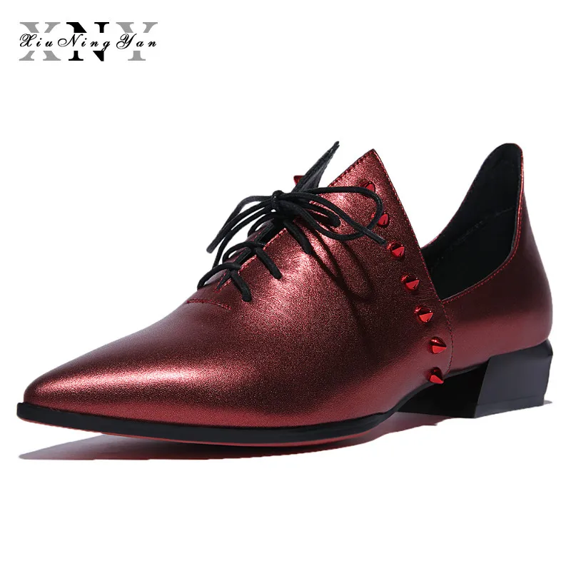 

XIUNINGYAN Genuine Leather Big Size Woman Rivet Vintage Flat Casual Shoes Pointed Toe Handmade Wine Red Oxford Shoes for Women