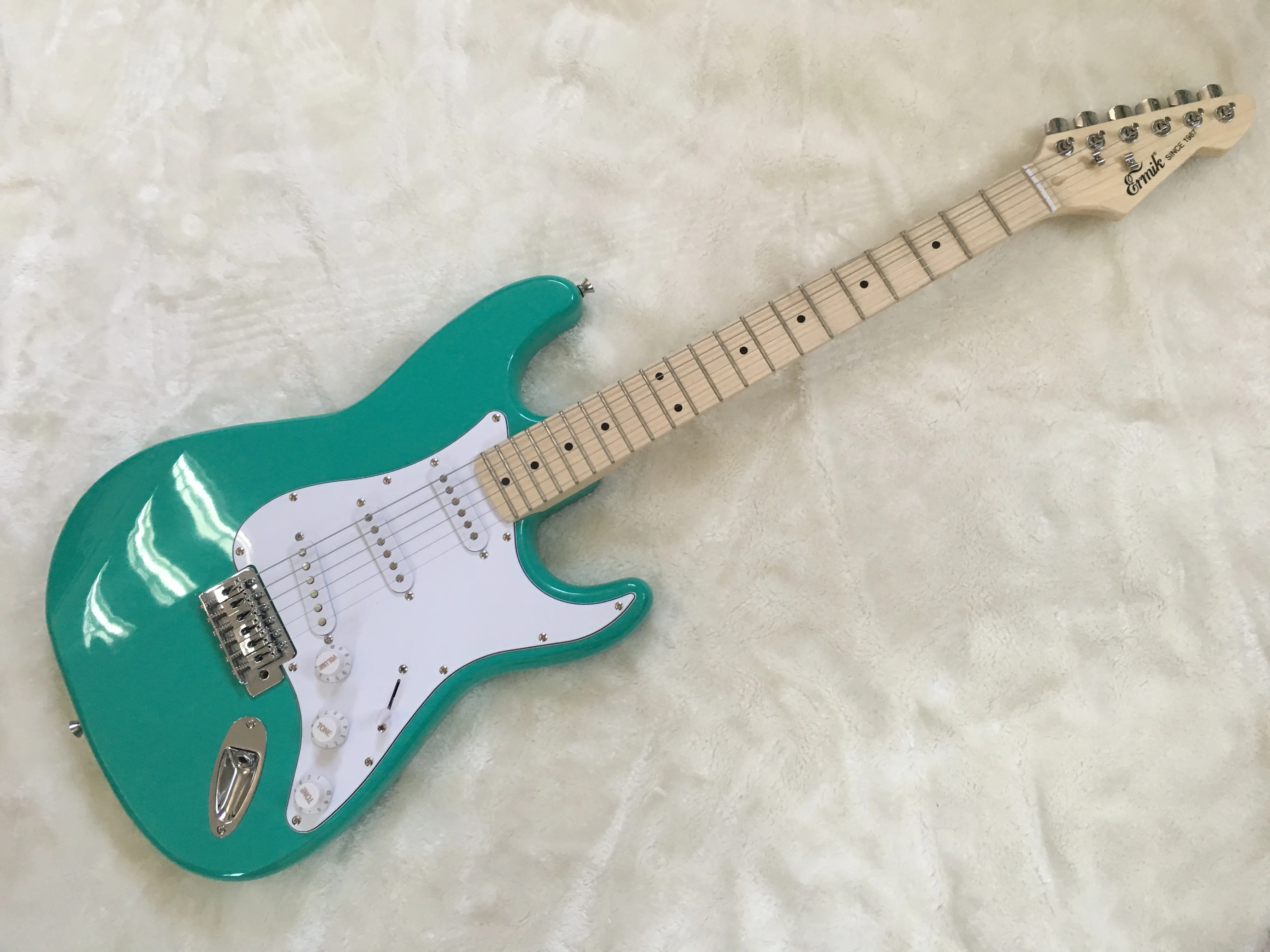 Электрогитара/гитара зеленого цвета ermik st/гитара в Китае