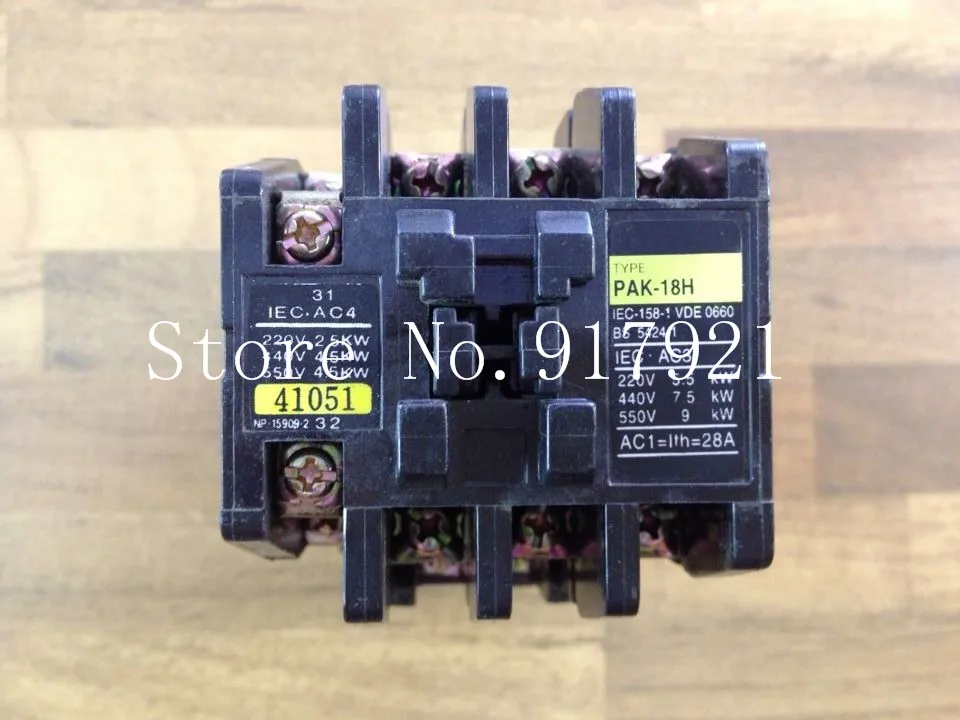 

[ZOB] Japanese households on the PAK-18H AC contactor 28A 220V 41051 genuine original --3pcs/lot