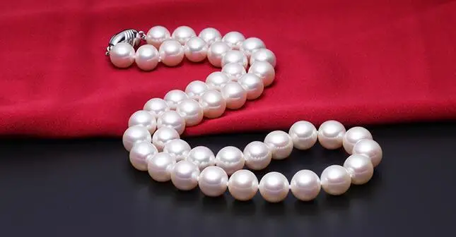 

18" 9-10mm natural south sea white pearl necklace