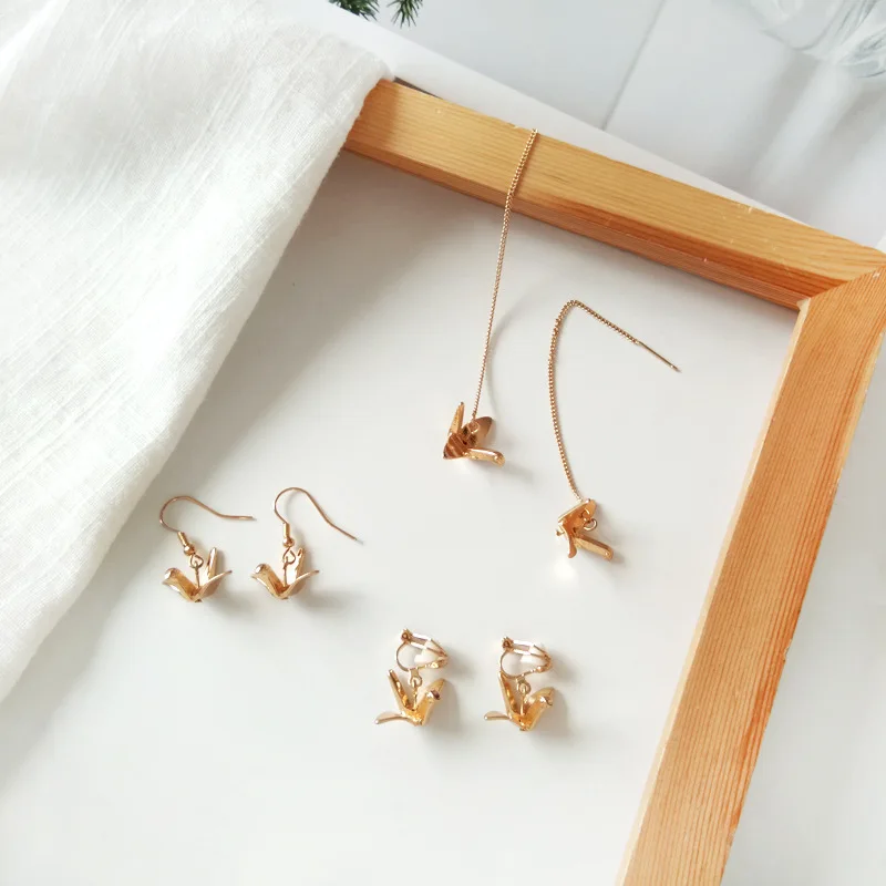 

Stylish Metal Three-dimensional Paper Crane Short Pendant Earrings Cute Gold-color Bird Dangle Earrings for Women