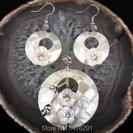 

Charm White Mother of Pearl Shell Donut Beads Flower Pendant & Earrings 1 Set