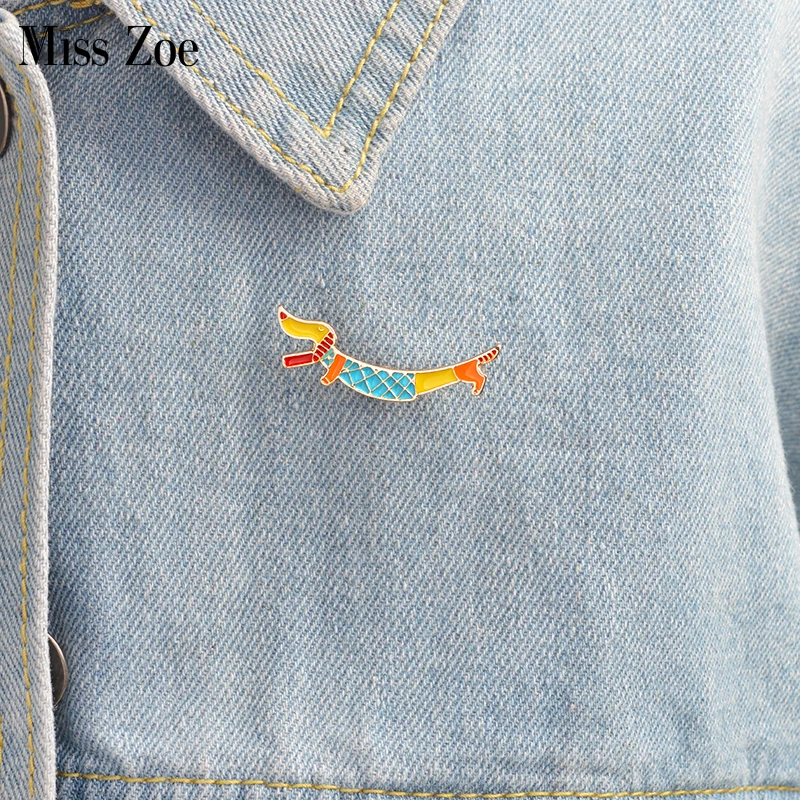 

Cute puppy Dachshund brooch Enamel pin coat Button Pins Denim Jacket Pin Badge Fashion Dog Animal Jewelry Gift for Kids