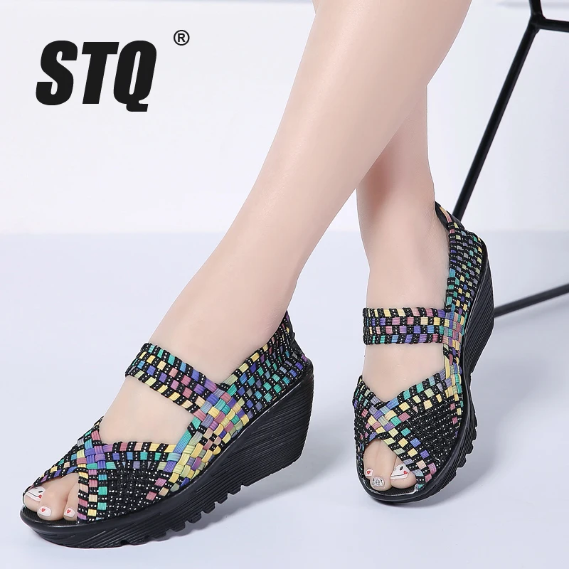 STQ/; летние женские босоножки на платформе; Женская тканая обувь на плоской подошве; вьетнамки на танкетке; пластиковая обувь; женские слипоны; 559