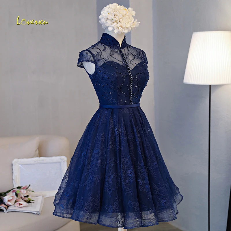 

Loverxu Gorgeous High Neck Lace Knee Length Homecoming Dresses 2019 Appliques Beaded A-Line Short Graduation Dress For Party