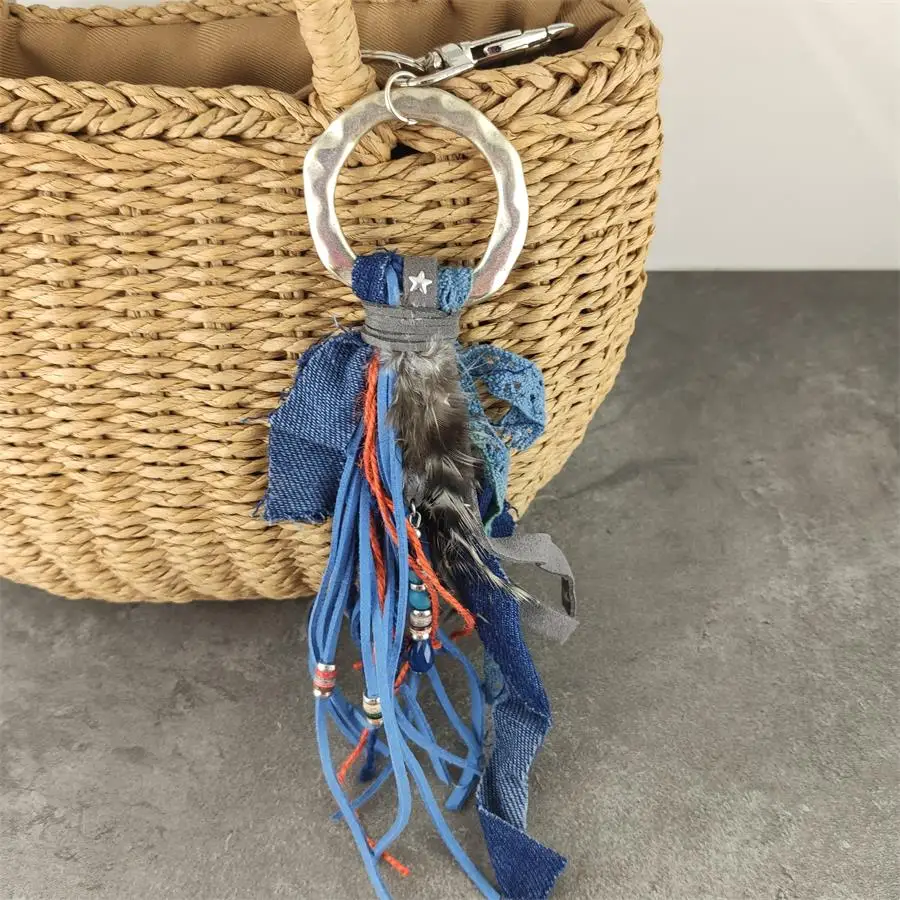 

New fashion car keychains lanyards Keys ring key finders Leather tassel keychains round alloy pendant bagchains