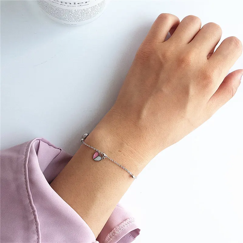 Браслет с кольцом на цепочке. Браслет слейв золотой. Браслет соединенный с кольцом. Цепочка на запястье женские. Тонкие браслеты.