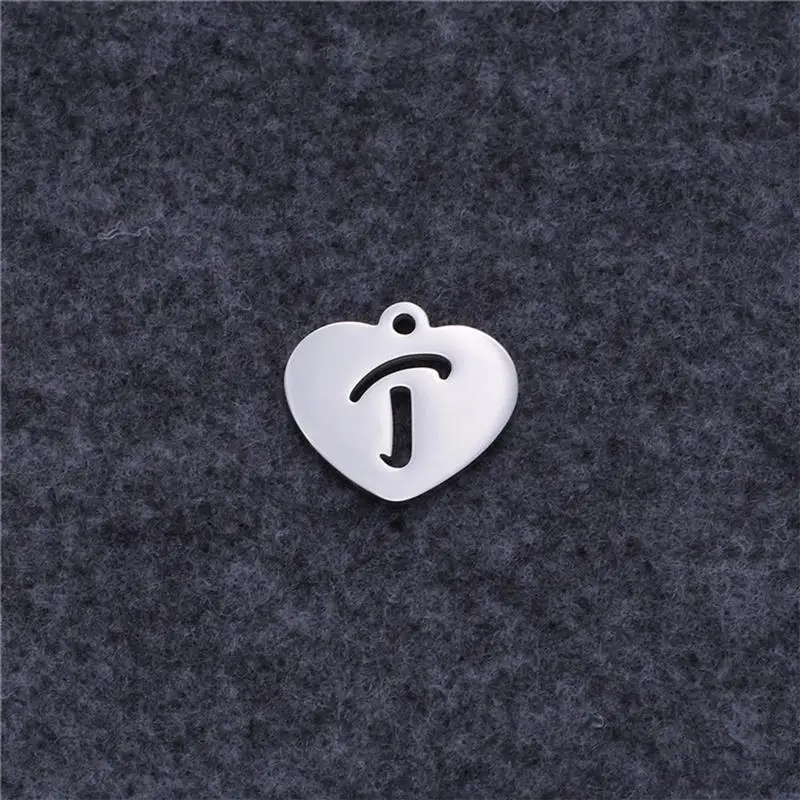 26 A-Z Английский алфавит в форме сердца Титановая Сталь Кулон Поиск для DIY Изготовление браслета ожерелья ювелирные изделия аксессуары ручной работы - Окраска металла: T