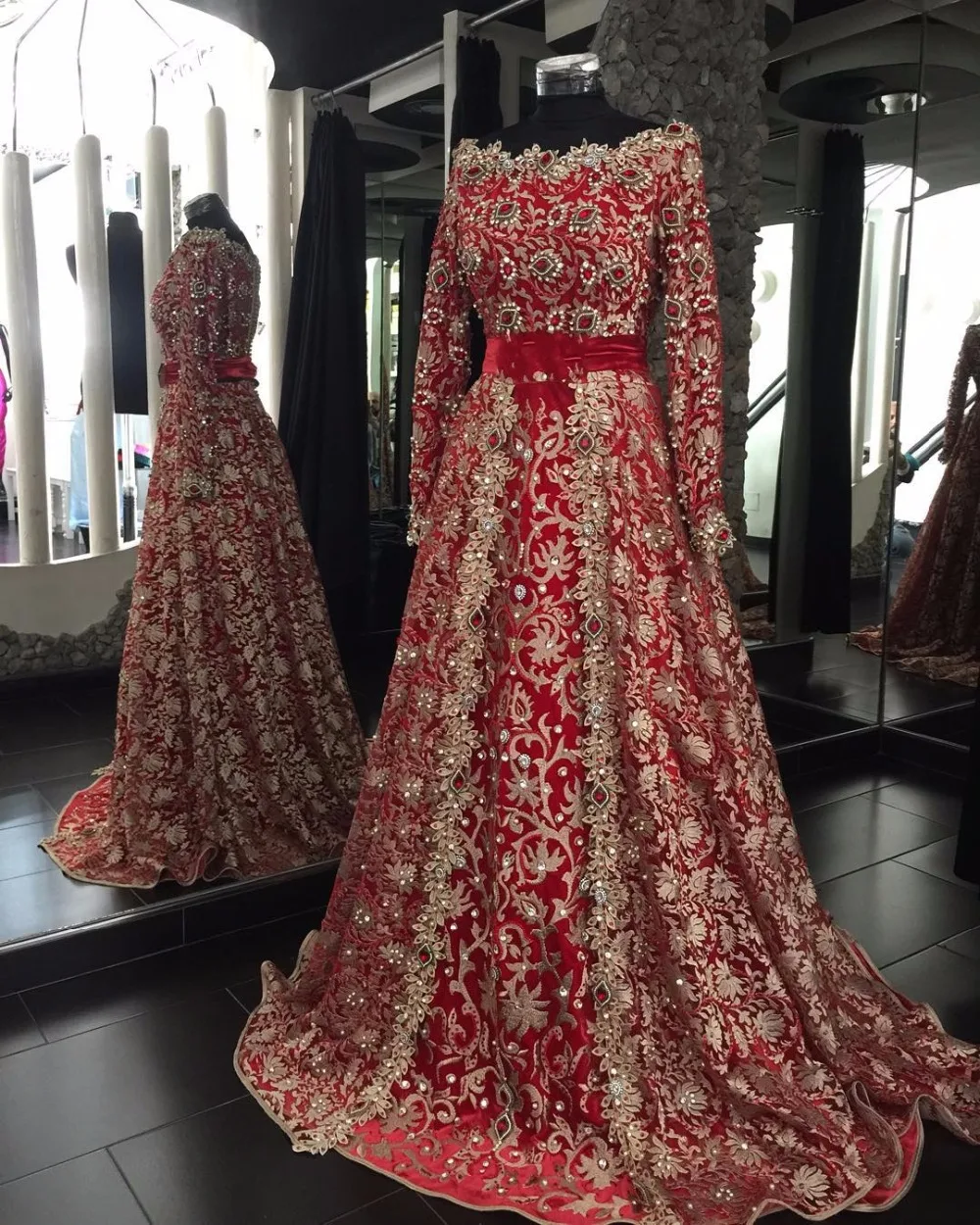 Red Gold Long Sleeves India Dubai Evening Dresses Embroidery Crystals Middles East Luxury Formal