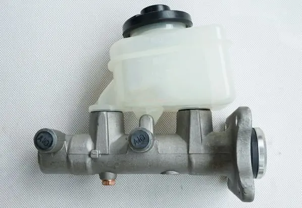 BRAKE MASTER CYLINDER For Toyota Hilux II Pick-up RN6_, RN5_, LN6_, YN6_, YN5_, LN5_