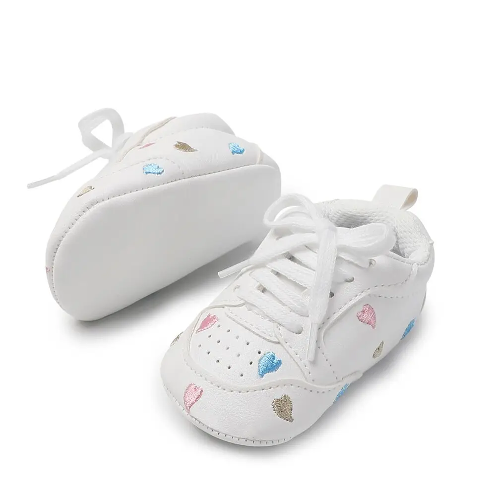 Детская обувь для девочек; белая мягкая детская обувь; тапочки для малышей из искусственной кожи; новые классические спортивные кроссовки для новорожденных; Первые ходунки