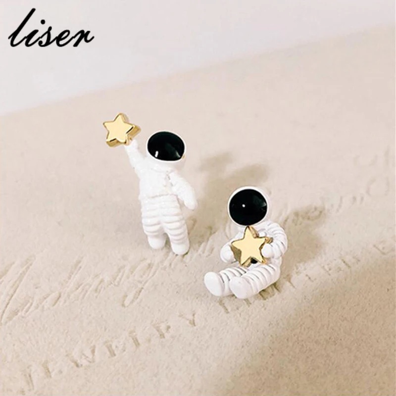 

Unique Lovely Sky Space Astronaut With Star Stud Earrings Korea Creative Cute Asymmetric Brincos For Women Girl Galaxy Jewelry