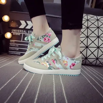 

Canvas Printed Low Cut Skateboarding Shoes For Women Casual Lace Up Fashion Flat Sneakers Classic Skate Sport Shoes Large Size