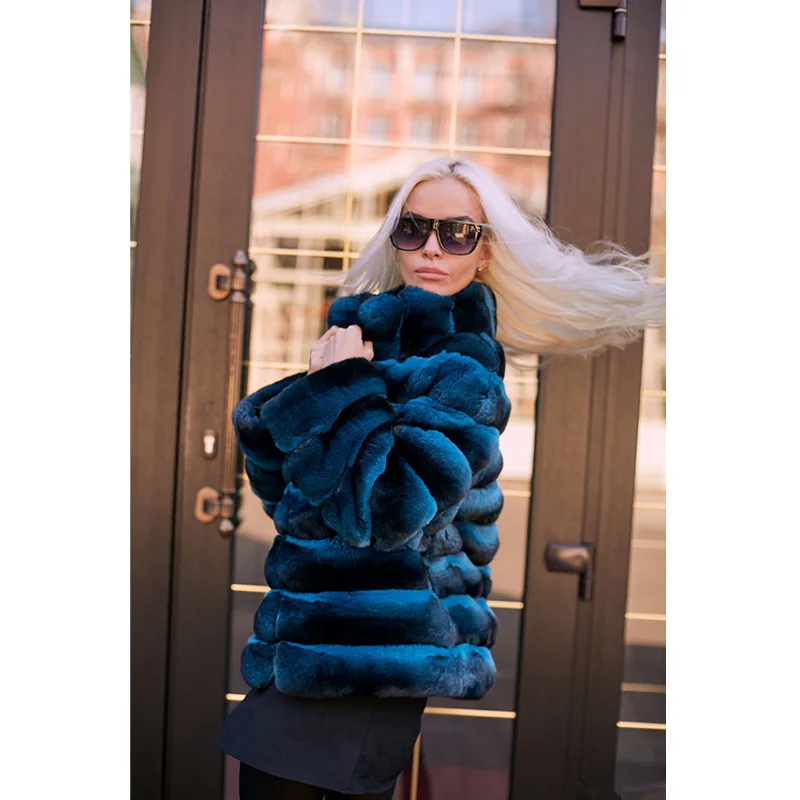 33b5c411bfd7e7c7e11df5f5a17a--odezhda-biryuzovaya-shuba-iz-shinshilly-lazurnyj-brilliant-wa