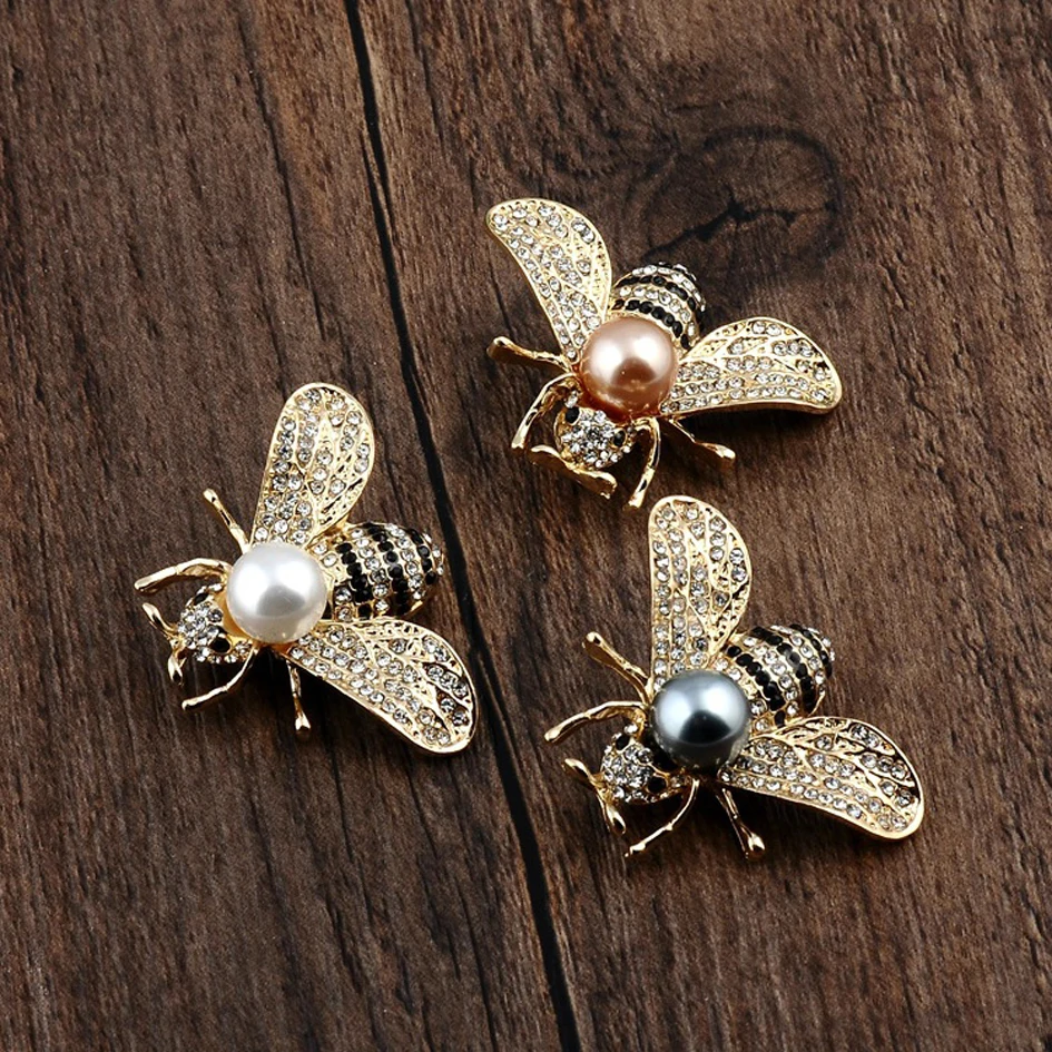 

Clear Crystal Pearl Bee Brooches for Women Unisex Insect Brooch Pins Cute Small Badges Fashion Dress Coat Accessories Jewelry
