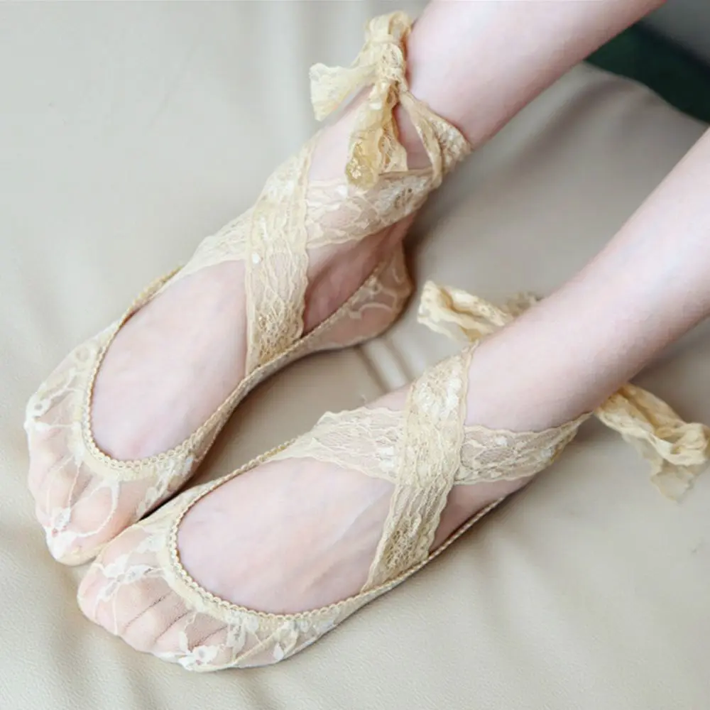 Модные кружевные невидимое нескользящее покрытие для девочек, носки с поясом в стиле Харадзюку, милые винтажные Ретро-носки, летние носки принцессы - Цвет: Бежевый