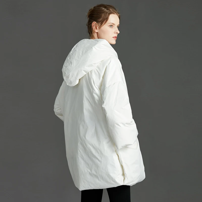 New list fashion regular type ladies down jacket big pocket stitching 2019 winter new thickening 90% white duck down coat short