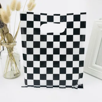 

100pcs/lot Black Lattice Plastic Gift Bag Boutique Carrier Shopping Bags 20X25CM Plastic Gift Bags With Handles
