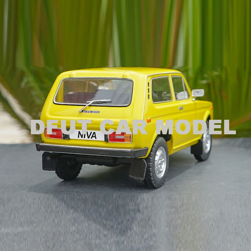Модель автомобиля Лада Нива из 1:18 сплава детские игрушечные машинки