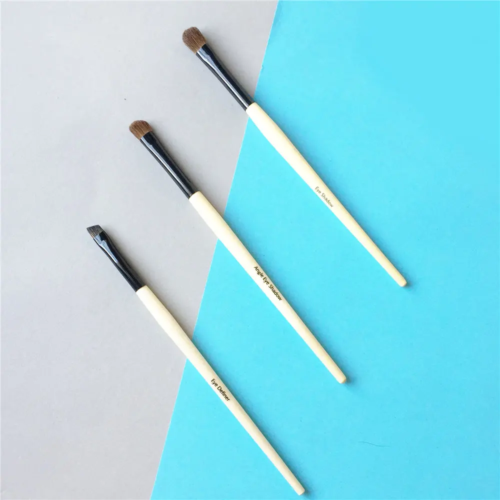 Bobbi Brown Eye Definer Eye Shadow Anlged Eyeshadow Brush _ 1