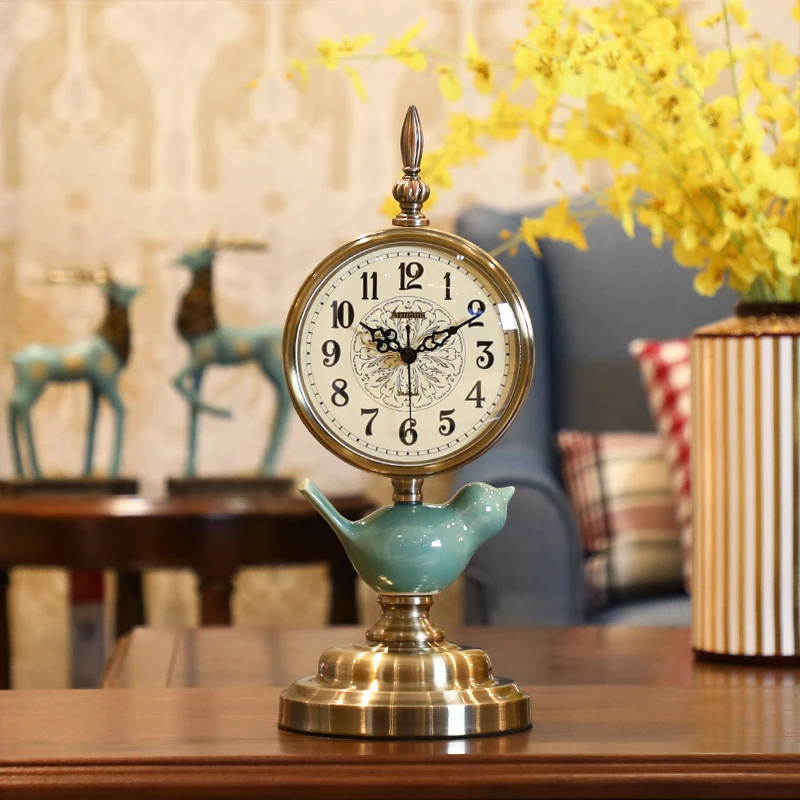 

European Retro Clock Clock Seat Figurines Crafts Livingroom Desktop Pendulum Clock Furnishing Ornaments Office Table Decoration