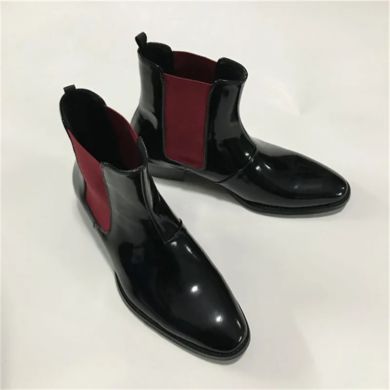 Ботинки «Челси» из натуральной кожи смешанных цветов черного и красного цвета; свадебные мужские ботинки на танкетке в британском стиле Ботинки «Челси» из натуральной кожи смешанных цветов черного и красного цвета; свадебные мужские ботинки на танкетке в британском стиле